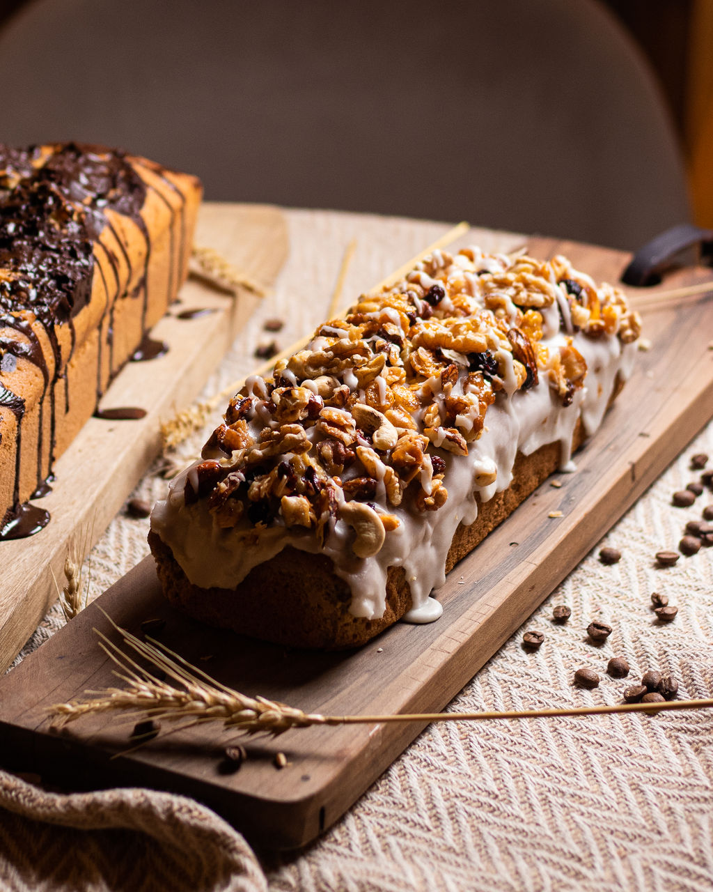 Pan artesanal con nueces y granola glaseada