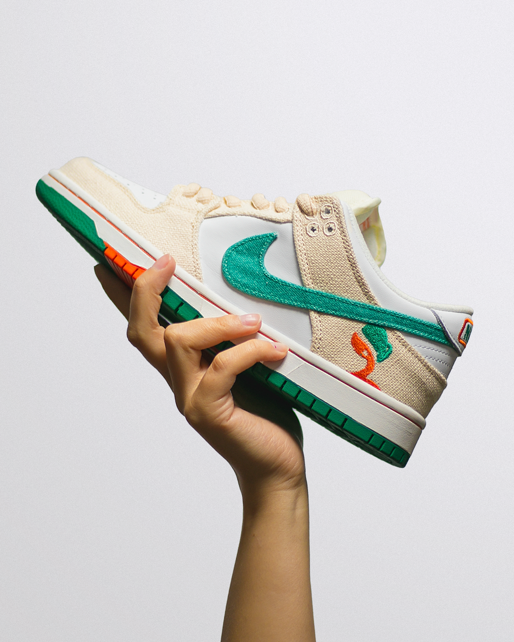Nike SB zapatilla en mano