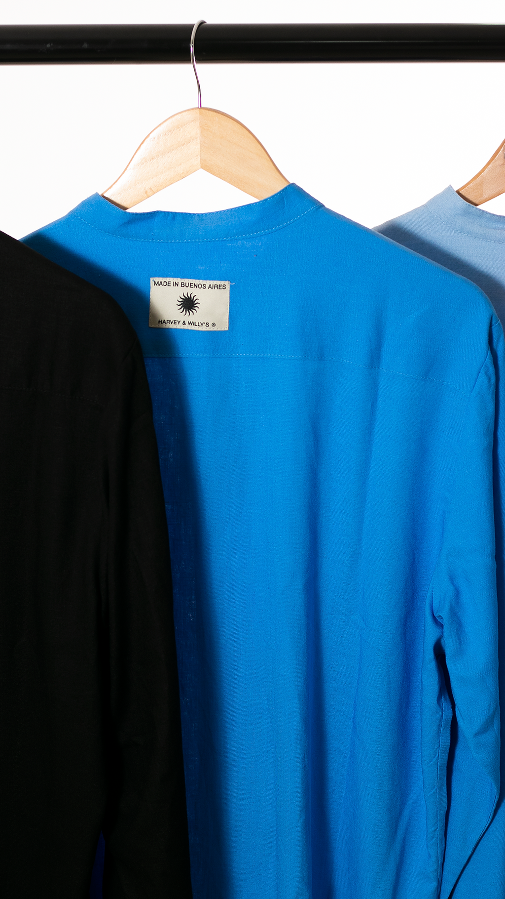 Remeras Harvey & Willy's colgadas en rack